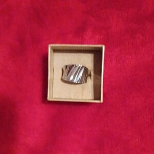Stainless Steel Wide Band Ring. A Very Beautiful Pattern On The Ring. Size 7-8.